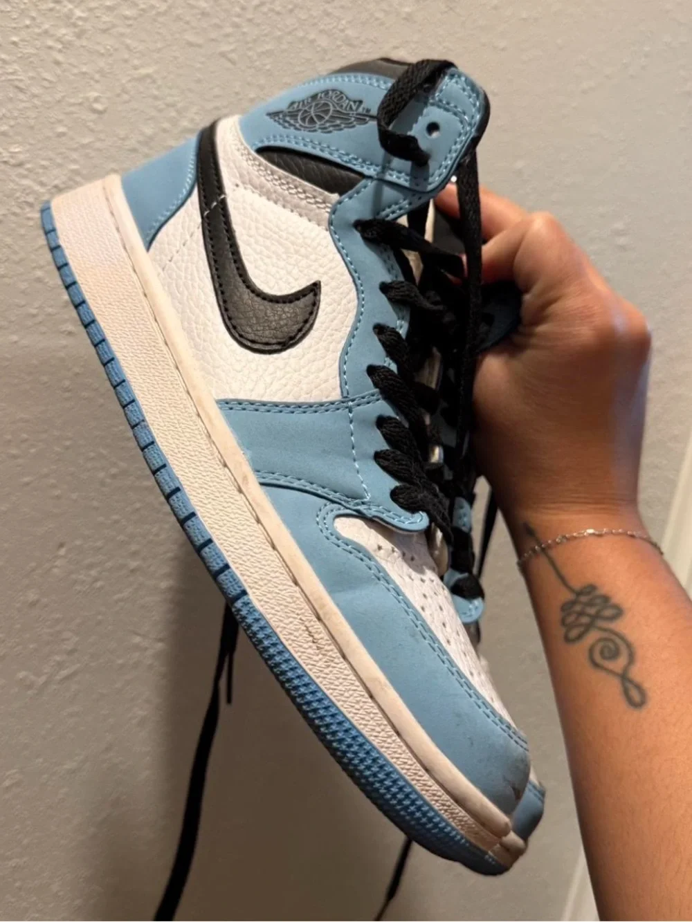 Air Jordan 1 Retro High OG 'University Blue'